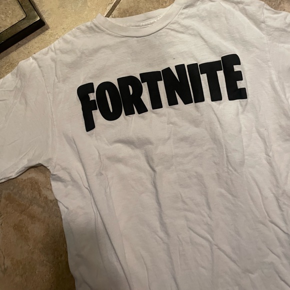 ⚡️3/$21 Fortnite tshirt -SzL - Picture 3 of 3
